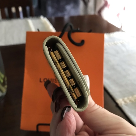 Louis Vuitton Vernis Key 🔑 Keeper 🔥 - Picture 3 of 7